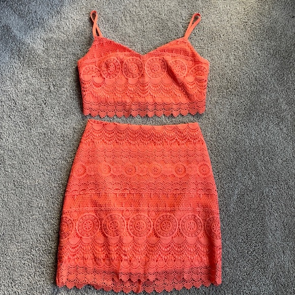 Bebe 2 piece eyelet lace set